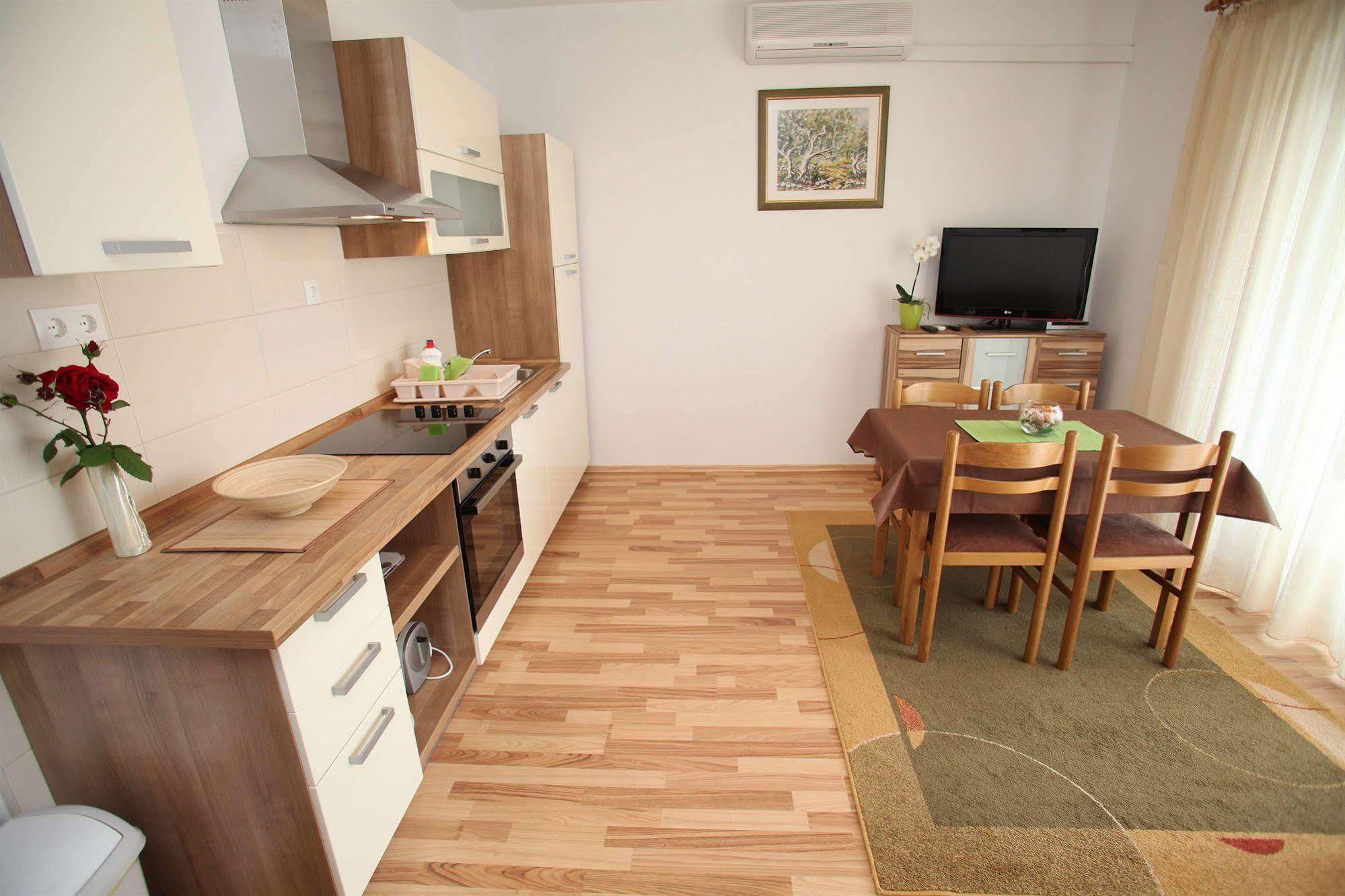Apartments Hrabar Трогир Экстерьер фото