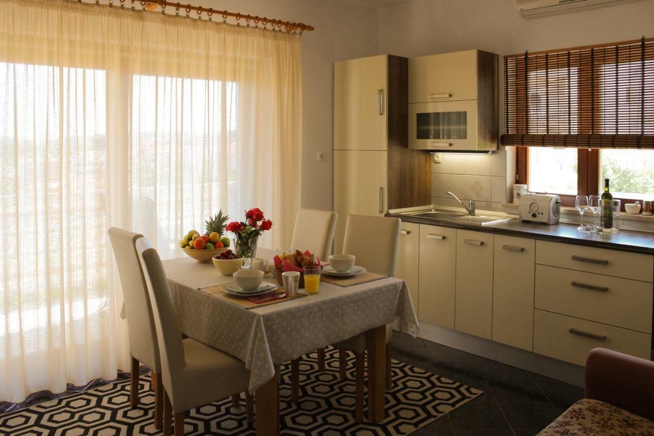 Apartments Hrabar Трогир Экстерьер фото