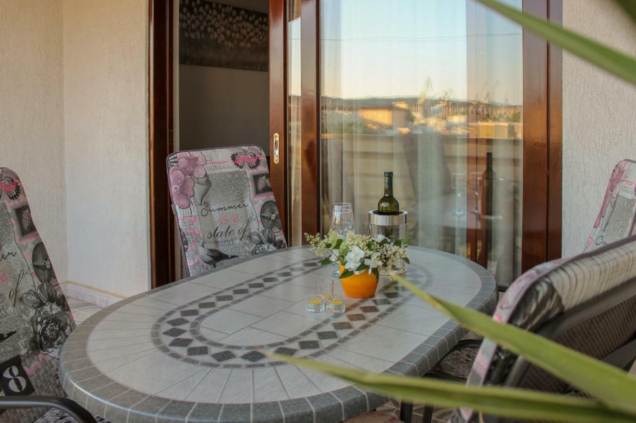 Apartments Hrabar Трогир Экстерьер фото