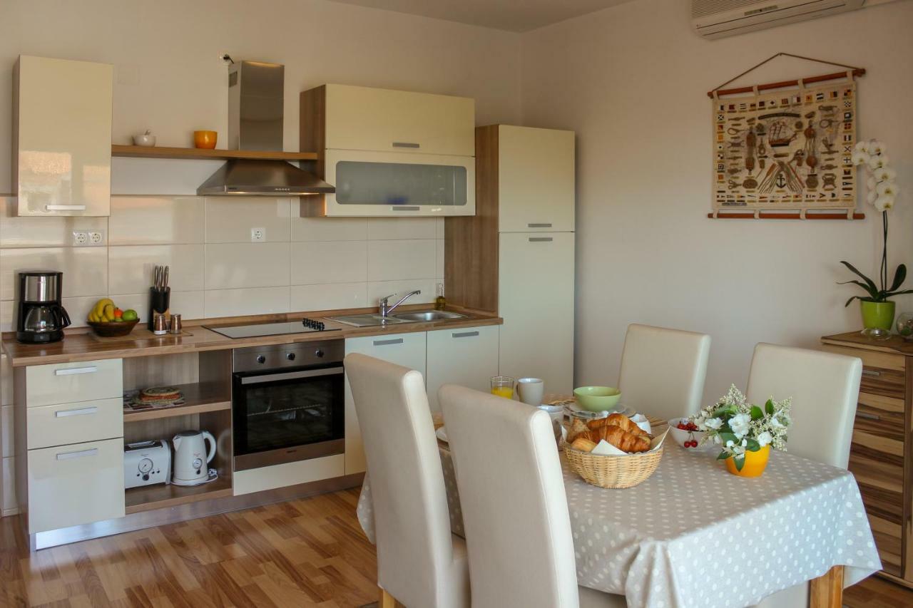 Apartments Hrabar Трогир Экстерьер фото